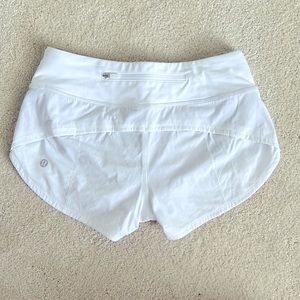 Lululemon white speed up shorts 2 1/2”